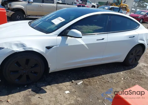 2024 Tesla Model 3 Long Range Dual Motor All-Wheel Drive z USA, uszkodzony, nr VIN 5YJ3E1EB3RF807254